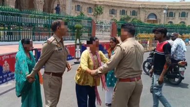 विधानसभा के पास मां-बेटी ने किया आत्मदाह का प्रयास, पुलिस की सतर्कता से टली बड़ी घटना विधानसभा के पास मां-बेटी ने किया आत्मदाह का प्रयास, पुलिस की सतर्कता से टली बड़ी घटना