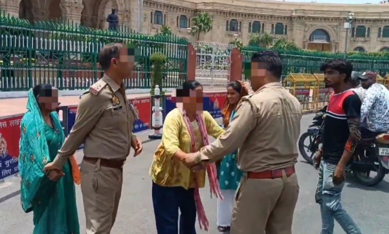 विधानसभा के पास मां-बेटी ने किया आत्मदाह का प्रयास, पुलिस की सतर्कता से टली बड़ी घटना