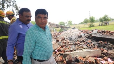 नगराम में पटाखा फैक्ट्री में विस्फोट, युवती घायल, एक किशोर को आई मामूली चोट